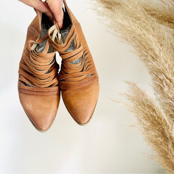 FP FREE PEOPLE Brown Tan Lost Valley Ankle Strap Booties Boots Shoes Zip 38 7.5 - Picture 3 of 12